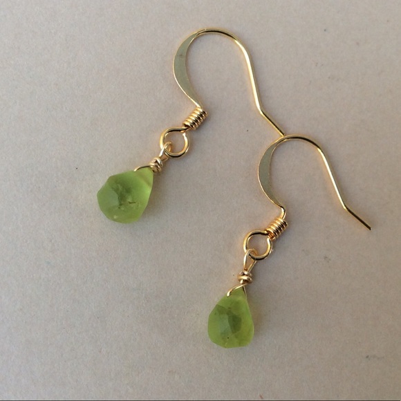 Handcrafted Sundance charm Gold filled natural peridot teardrop Earrings - Picture 2 of 8